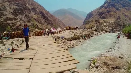 Flying to the Ends of the Earth: S01E01 - The Himalayas (2015)