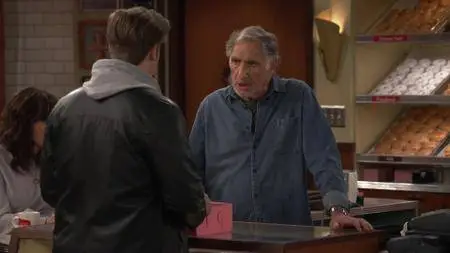 Superior Donuts S02E11