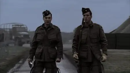 Band of Brothers S01E01