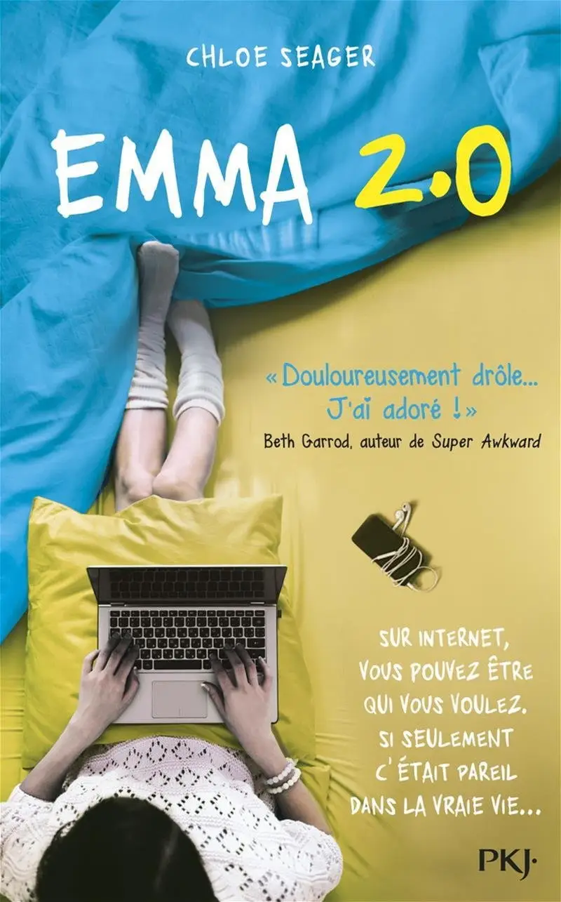 Emma 2. Куиз Эмма. Плейлисты в книгах. Книги с плейлистом внутри. Эмма Стоун с книгой.