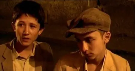 Ahmet Uluçay-Karpuz kabuğundan gemiler yapmak ('Boats Out of Watermelon Rinds') (2004)