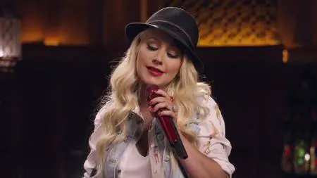 Christina Aguilera Teaches Singing