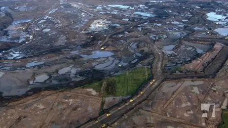 Greenpeace - Petropolis: Aerial Perspectives on the Alberta Tar Sands (2009)