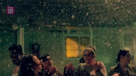 Clique S02E01