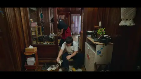 Moving (2023 S01E01 Senior Year APEX