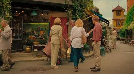 Midnight in Paris (2011)