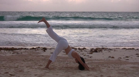 Sara Ivanhoe - Yoga on the Edge [repost]