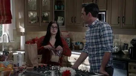 Modern Family S09E15