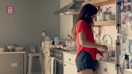 Clique S02E01