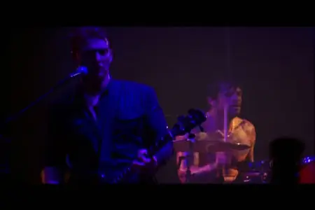 Queens Of The Stone Age - Over The Years And Through The Woods (2005)