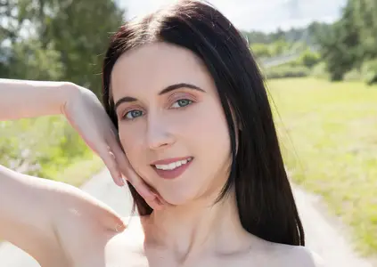 Sadara - Hot Hiker