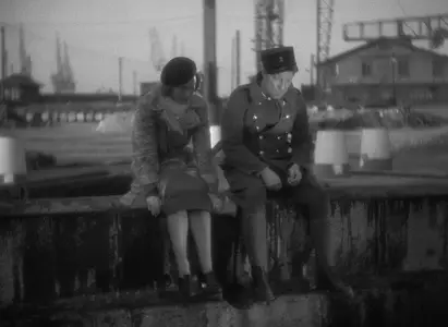 Le quai des brumes / Port of Shadows (1938) [Remastered]