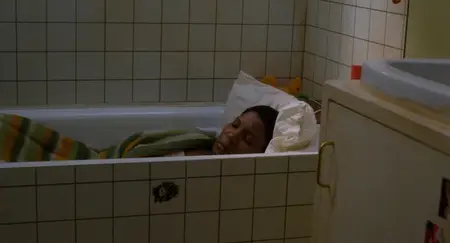 Romuald et Juliette / Mama, There's a Man in Your Bed (1989)