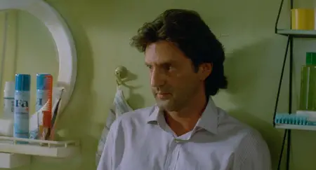 Romuald et Juliette / Mama, There's a Man in Your Bed (1989)