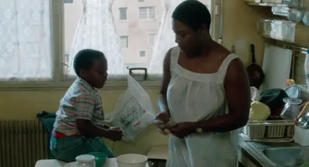 Romuald et Juliette / Mama, There's a Man in Your Bed (1989)