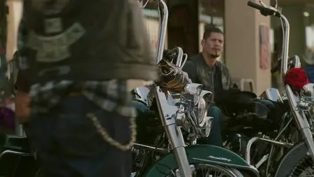 Mayans M.C. S01E01