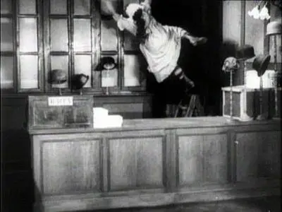 Boris Barnet-Devushka s korobkoy ('Girl with the Hat Box') (1927)
