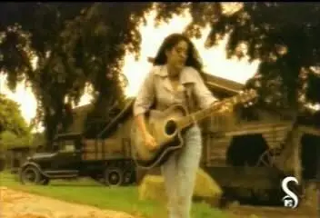Shakira - Estoy Aqui (Music Video)