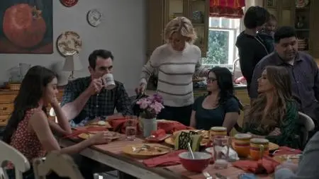 Modern Family S11E18