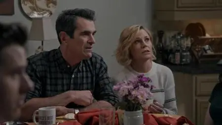 Modern Family S11E18