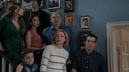 Modern Family S11E18