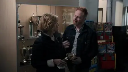 Modern Family S11E18