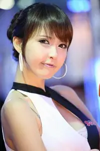 Kang Yui Seoul Motor Show