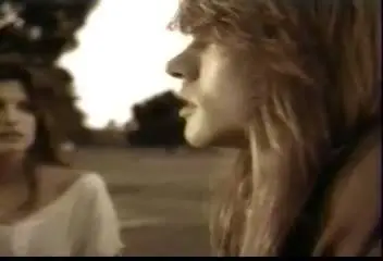 Guns N' Roses - Don't Cry (Music Video)
