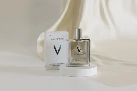 EE - Perfume Mockup BGJV52Z