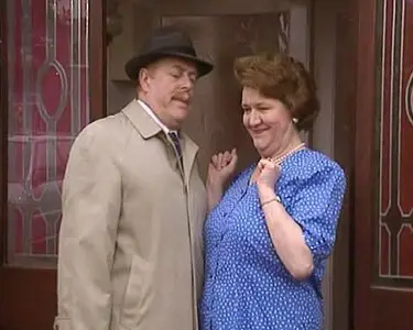Keeping Up Appearances Season 2 (1991)