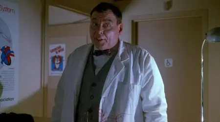 Dr. Giggles (1992)