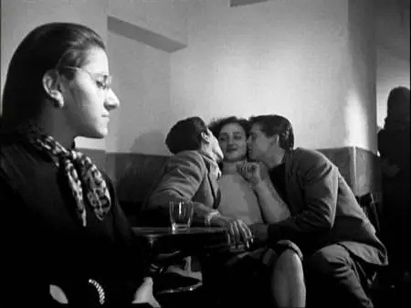 Antonioni, Fellini, Lattuada, Lizzani, Maselli, Risi, Zavattini-L'Amore in città (1953)