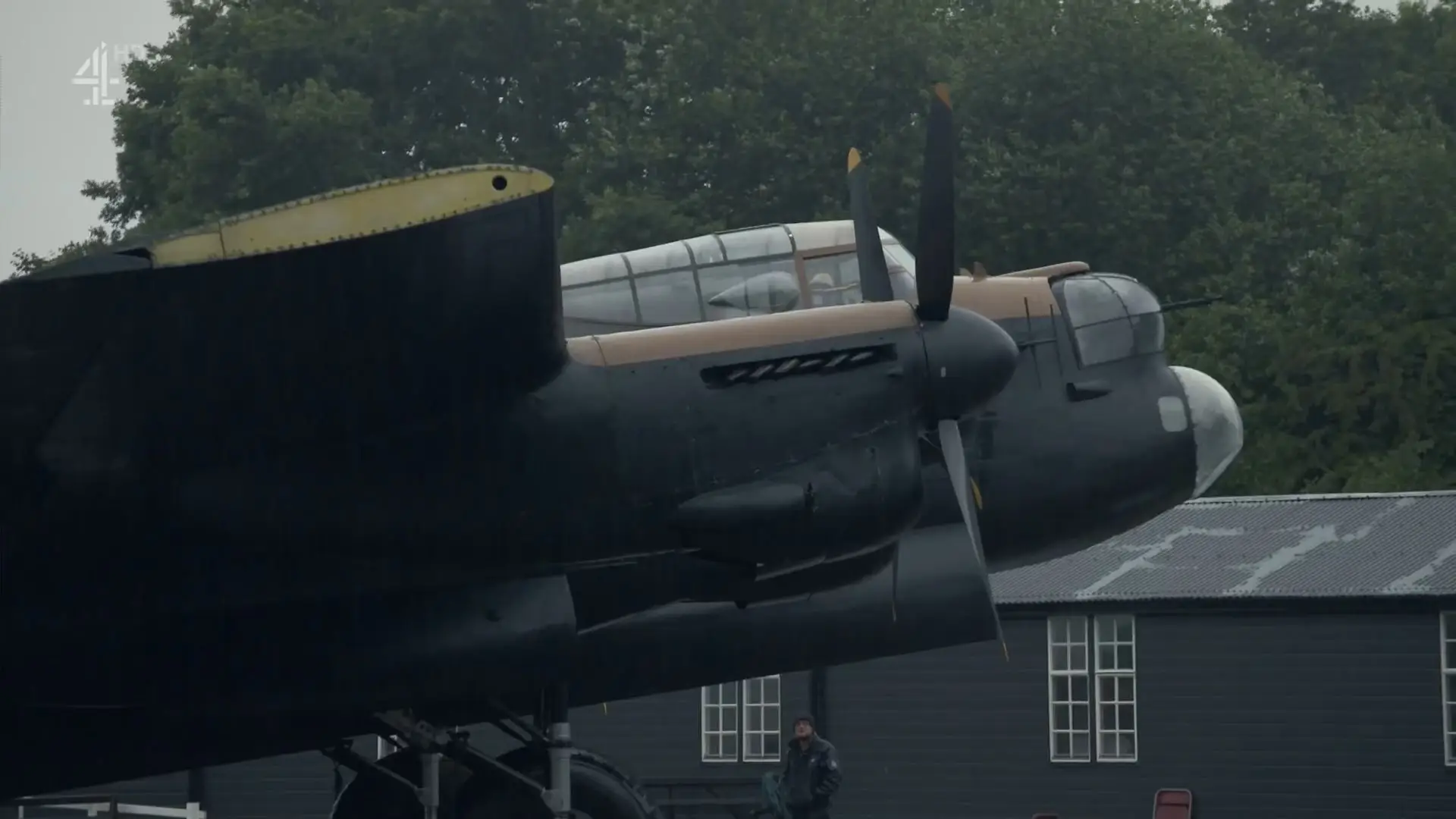Ch4. Guy Martin's Lancaster Bomber (2021) / AvaxHome
