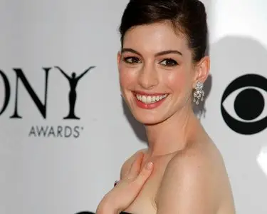 Anne Hathaway - 63rd Annual Tony Awards in New York on June 7, 2009