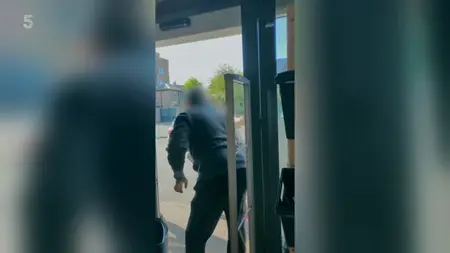 CH5. - Secrets of the Shoplifting Gangs (2025)
