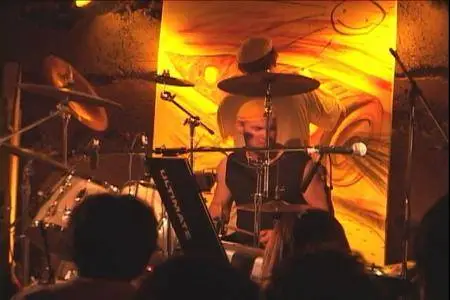 Už Jsme Doma - V Tokiu: Live In Tokio 2003 (2006)