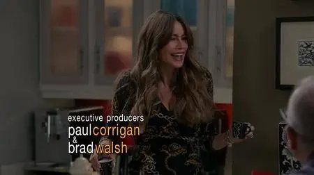 Modern Family S09E18