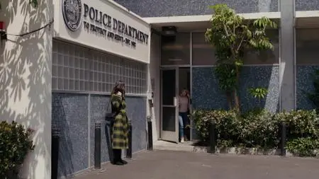 The Woman in the House Across the Street from the Girl in the Window S01E07
