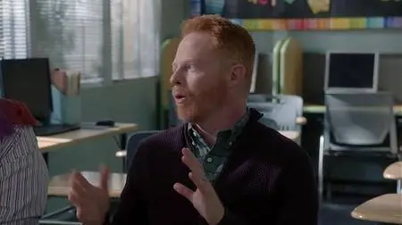 Modern Family S09E18