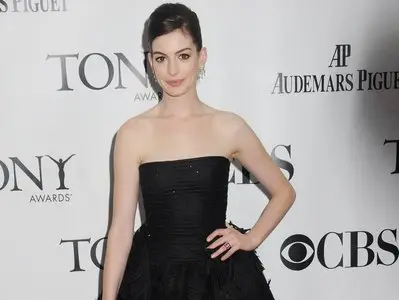 Anne Hathaway - 63rd Annual Tony Awards in New York on June 7, 2009