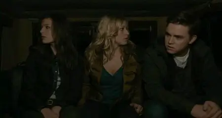 Chernobyl Diaries (2012)