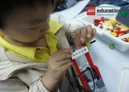 LEGO Education WeDo 8+ with Projects Curriculum Pack