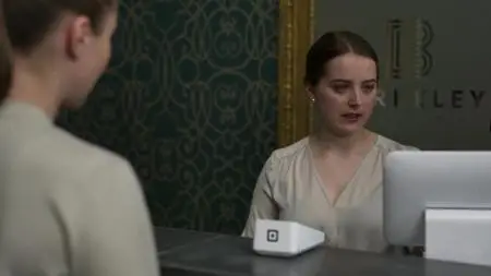 Chloe S01E01