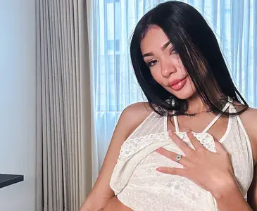 Yeye Guzman - Selfie 4U: I Undress For You