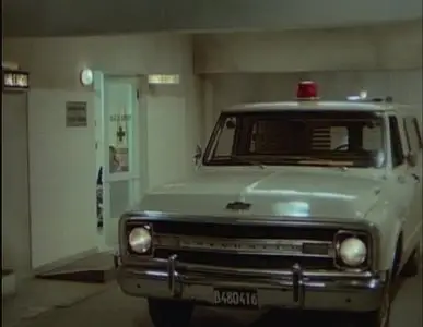 A los cirujanos se les va la mano (1980)