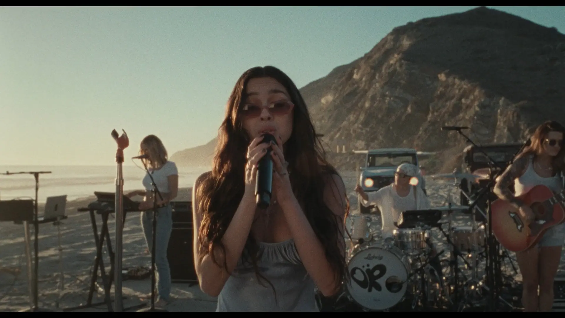 Olivia Rodrigo driving home 2 u (2022) / AvaxHome