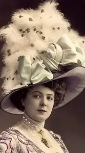 Postcards: Lady in hat