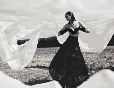 Lara Mullen by Walter Pierre for Numéro #257 November 2025