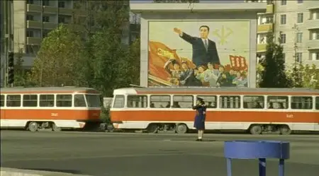 North Korea: A Day in the Life / Noord-Korea: Een dag uit het leven / Северная Корея: День из жизни (2004)