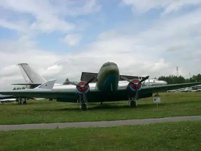 Lisunov Li-2 Walk Around